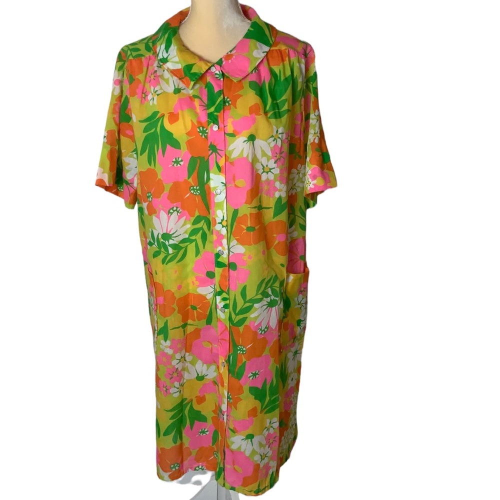 Vintage Neon Floral Button Down Housecoat/Robe Size Medium/Large Retro, Hippie